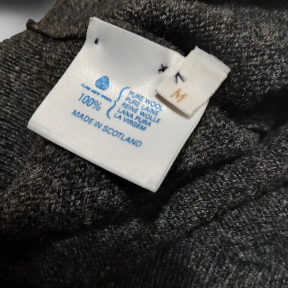 New! Pringle Of Scotland 100% Wool Charcoal V-Neck Sweater - Picture 5 of 8